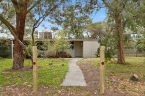 The House - Waterfront Retreat, Goon Nure